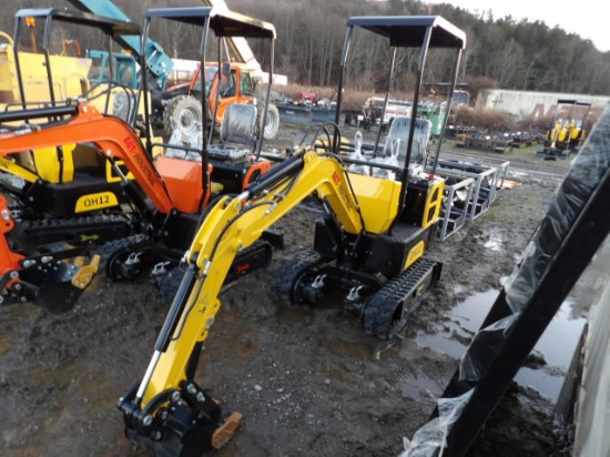 AGT QH12 Mini Excavator w/ Thumb, Yellow, Briggs & Stratton Gas Engine, Unu