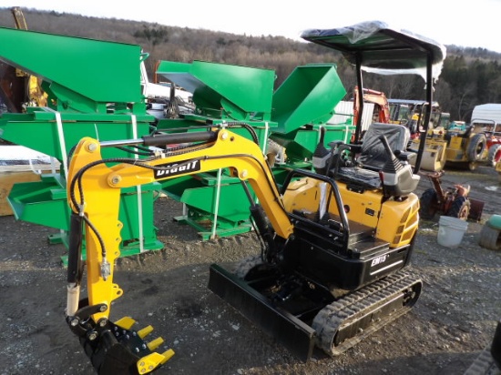 Diggit EM15 Mini Excavator, OROPS, Briggs & Stratton Gas Engine, Aux Hydrau