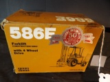 Case 586E 4x4 Forklift, 1/35
