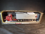 1/43 ERTL Case IH Tractor Trailer