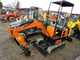 AGT QH12 Mini Excavator w/ Thumb, Orange, Briggs & Stratton Gas Engine, Unu