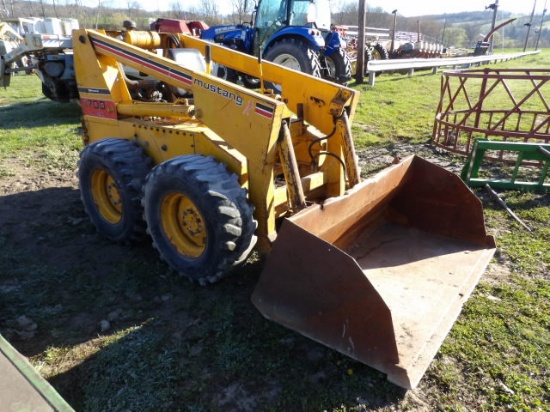 Mustang 1700 Skid Steer, Nice Original Condition, Ford 4 Cylinder Gas Engin