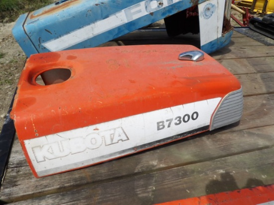 Kubota B7300 Tractor Hood
