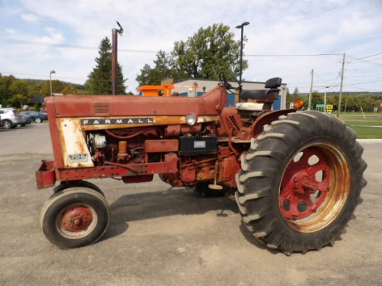 International 706 Diesel Tractor, Narrow Front End, Fast Hitch, Dual Pto, R