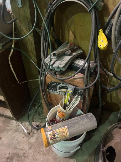 Lincoln 225 Stick Welder w/ Bucket Of Welding Rod & Cord