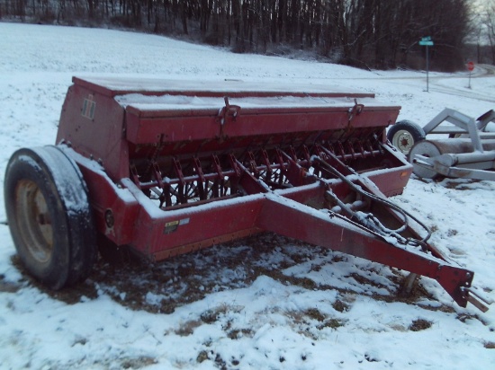 International 5100 Grain Drill w/Grass Seed, Marker Wheels, 18 Run, Hydraul