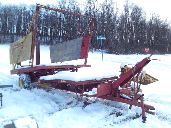 New Holland 1010 Stackliner Bale Wagon