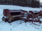 New Holland 282 Square Baler, Super Sweep, Applicator