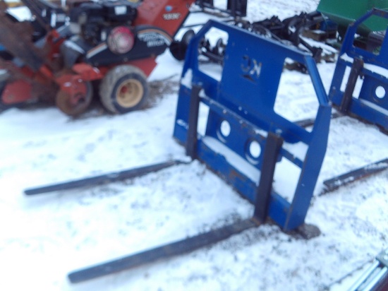 KC 42" Pallet Forks, Dingo Style Mini SSL Quick Attach