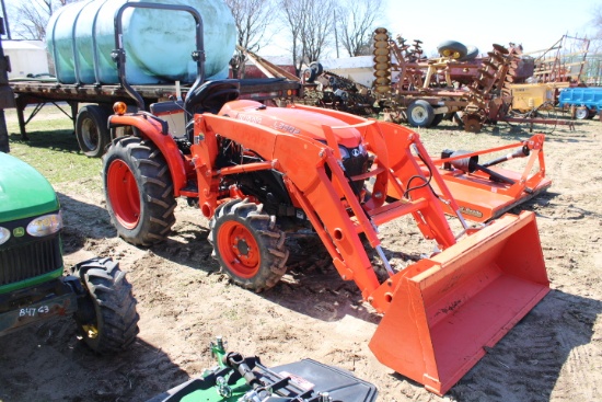 Kubota L3302 4wd Compact Tractor w/ LA525 Loader, ONLY 107 HOURS & REMAININ