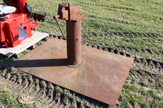 Vise On Metal Stand