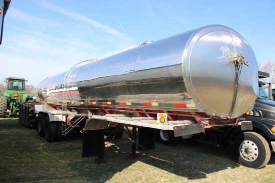 1980 7000 Gal Milk Tanker, Dual Compartment, Has Title