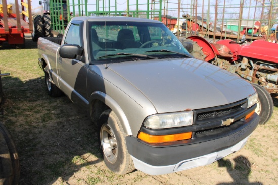 2001 Chevy S10 Pickup Truck, Gas, 5 Speed, 261K Miles, Runs & Drives Needs