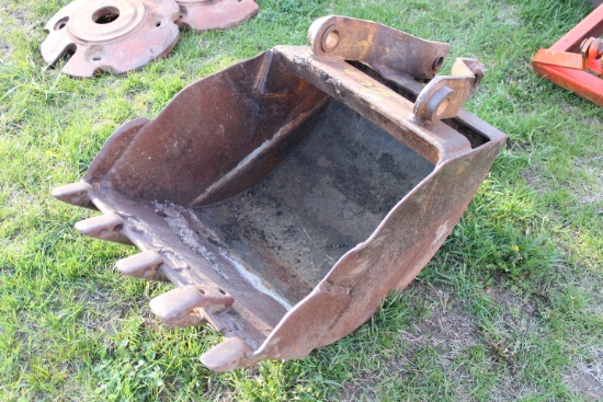22" Pin On Backhoe Bucket