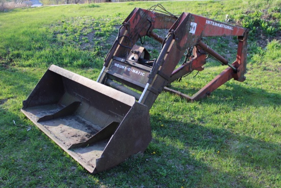 International 2350 Loader w/ Bucket, Front Aux Hydraulics