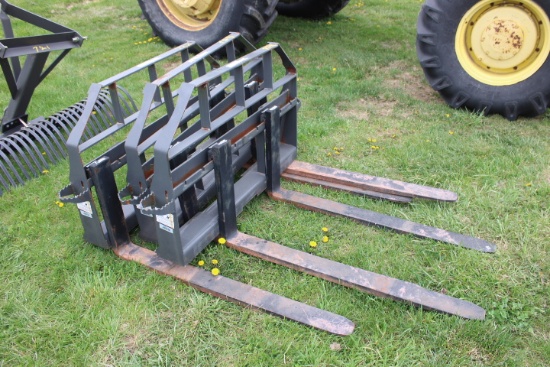 Titan Universal Quick Attach Pallet Forks