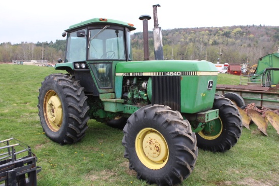John Deere 4640 HFWD Tractor, Cab, Powershift, Excellent Tires Front & Back