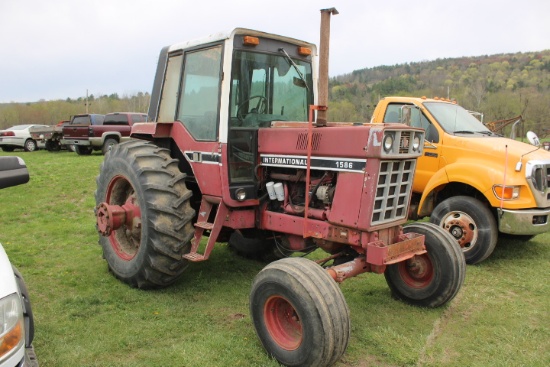 International 1586 Tractor, Like New 20.8-38 Tires, 7548 Hours, Rebuilt Inj