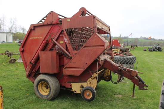 New Holland 851 Round Baler