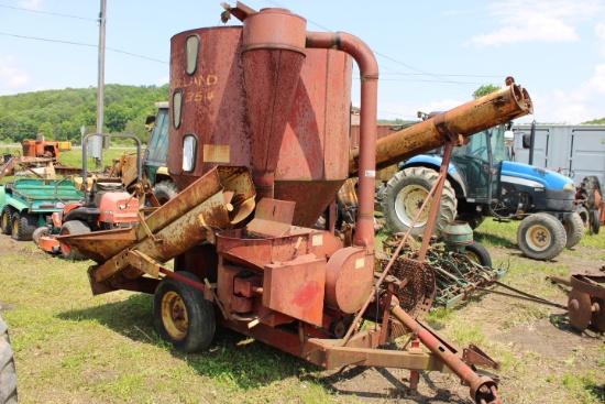 New Holland 354 Grinder Mixer, Extra Screens, Rough Condition
