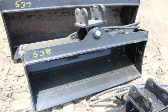 Future 32" Pin On Hydraulic Tilt Smooth Edge Ditching Bucket