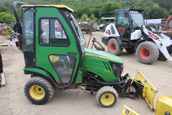 John Deere 1023E 4wd Sub Compact Tractor w/ Curtis Cab & Power Angle Blade,