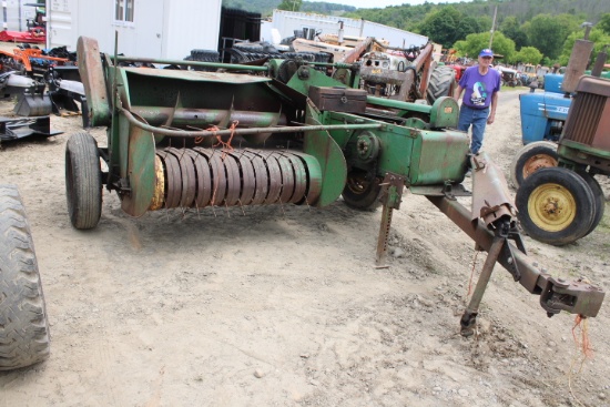 John Deere 14T Square Baler