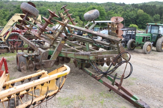 John Deere 330 Wing Disc, Heavy Duty Frame, Hydraulic Fold