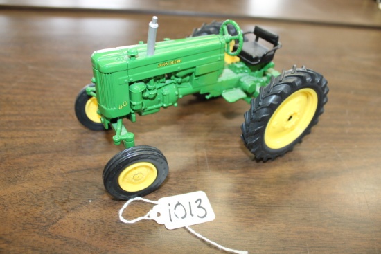 John Deere 40 Toy Tractor w/ Wide Front, 1/16