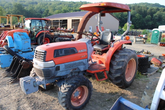 Kubota L3130 4wd Tractor, Gear Drive, Rear Remote, Rops Canopy, 3 Front Wei