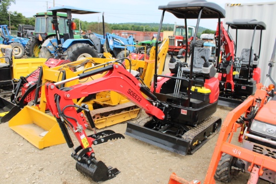 SD Lanch SDEE22 Diesel Mini Excavator w/ Hydraulic Thumb & Side Swing Boom,