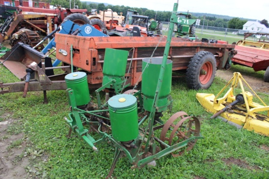 John Deere 3pt 2 Row Corn Planter w/ Row Markers