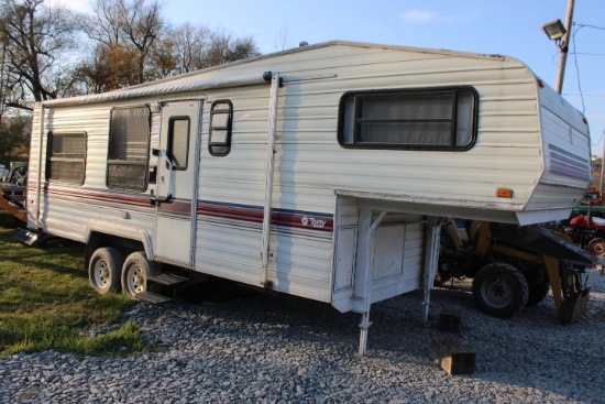 Fleetwood Terry Resort 5th Wheel Camper, Has Title, Door Was Locked At Time