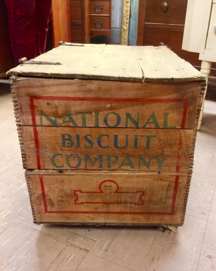 INCREDIBLE ANTIQUE NATIONAL BISCUIT CO. ADVERTISING WOODEN BOX W/ DOVETAILS