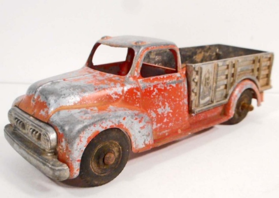 VINTAGE C. 1950'S HUBLEY METAL FARM TRUCK NO. 452