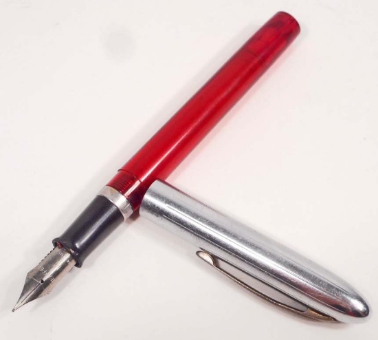 VINTAGE RED SHEAFFER'S FOUNTAIN PEN