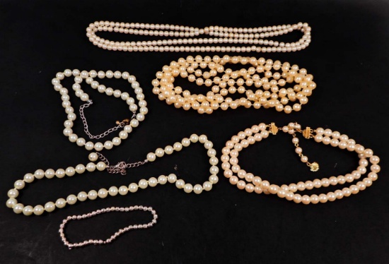 LOT OF VINTAGE COSTUME JEWELRY PEARL NECKLACES