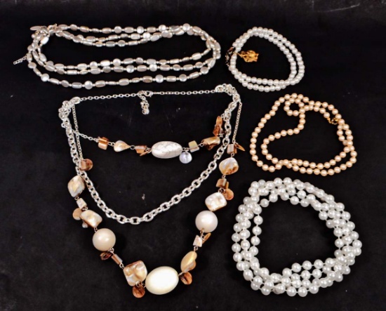 LOT OF VINTAGE COSTUME JEWELRY PEARL NECKLACES
