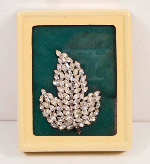 VINTAGE WEISS SIGNED BROOCH