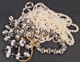 LOT OF VINTAGE COSTUME JEWELRY NECKLACES