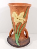 ROSEVILLE ART POTTERY ZEPHYR LILY 136-9 DOUBLE HANDLED VASE