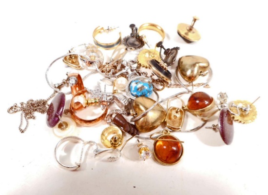 LOT OF VINTAGE JEWELRY