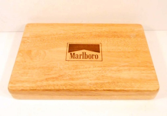 MARLBORO TOBACCIANA POKER GAME SET IN WOODEN ADVERTISING BOX