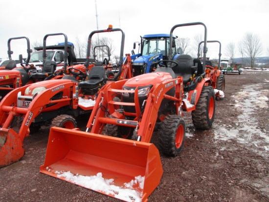 2016 KUBOTA B2601HSD TRACTOR W/LDR,
