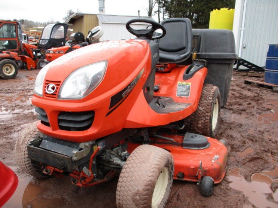 KUBOTA GR2110 LAWN TRACTOR W/BAGGER,