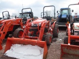 2015 KUBOTA B2650HSD TRACTOR W/LDR, 4WD,