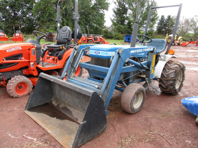 thumbnail interactive-video image 1 of Peaceful Creek Ford Series 768B Quick Attach Loader Operators Manual – Reproduction – 28 Pages – Fits 1110, 1210 2WD/4WD Tractors 1 of 3