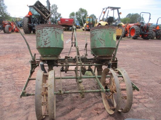 JD 2 ROW 3PT CORN PLANTER,