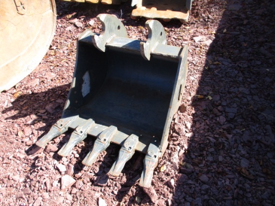 24 INCH BUCKET, QUICK ATTACH