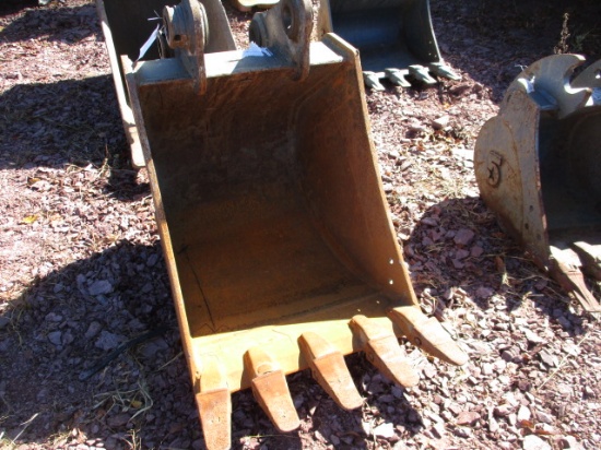 24 INCH BUCKET, PIN ON
